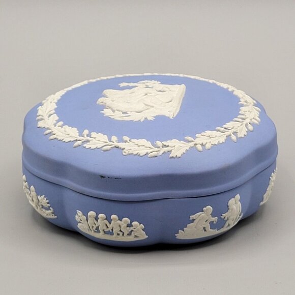 Wedgwood Blue Jasperware Round Scalloped Trinket Dresser Box Lid England - Picture 3 of 10